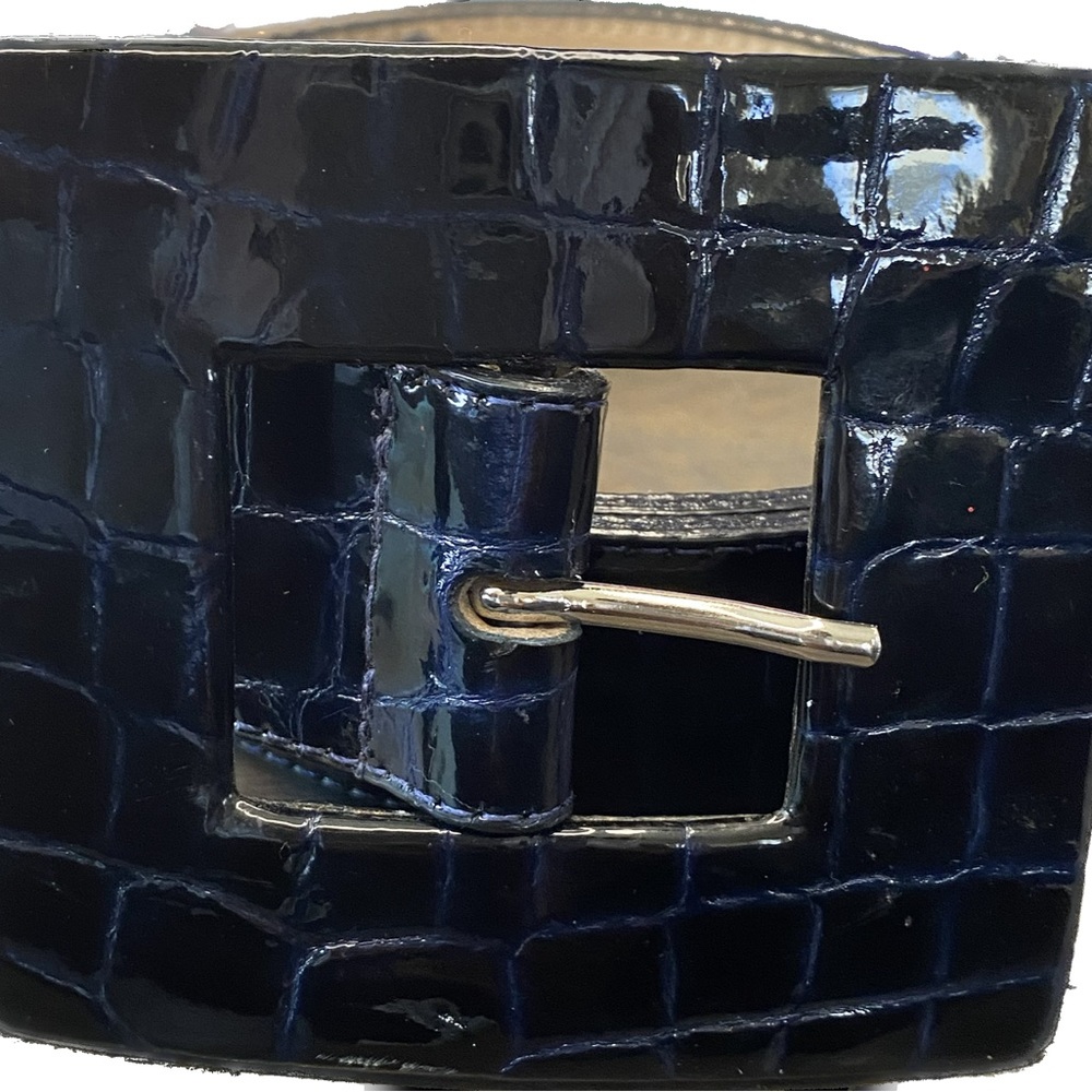 Leatherock Genuine Leather Women’s Medium Size Blue Black Belt Flaw see photo